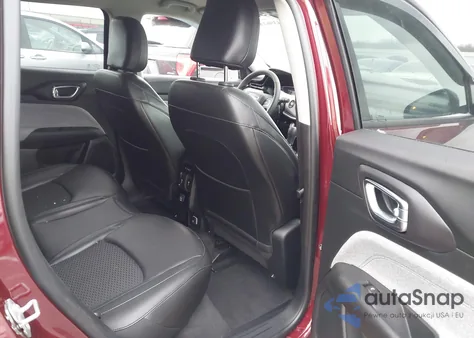 2022 Jeep Compass Latitude 4X4 z USA, uszkodzony, nr VIN 3C4NJDBB6NT170740